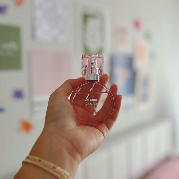 ARIANA GRANDE: THANK U NEXT perfume - Picture 3 of 5